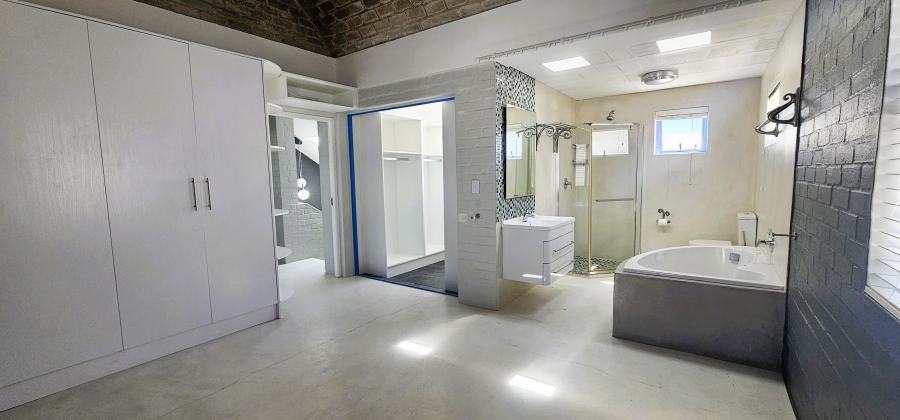 4 Bedroom Property for Sale in Paradise Beach Western Cape